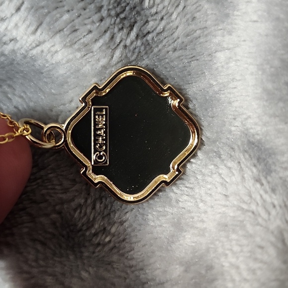 Authentic chanel charm with chain - Picture 2 of 3